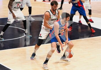 2021-02-06 - Simone Tomasini (JB Casale Monferrato)  contrastato da Tommaso Raspino (Urania Basket Milano)  - URANIA MILANO VS JB CASALE MONFERRATO - ITALIAN SERIE A2 - BASKETBALL