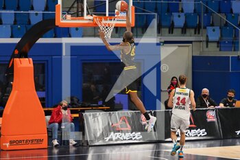 2021-02-10 - Tony Easley (Withu Basket Bergamo 2014) e  Matteo Montano (Urania Milano)  - URANIA MILANO VS BERGAMO BASKET - ITALIAN SERIE A2 - BASKETBALL