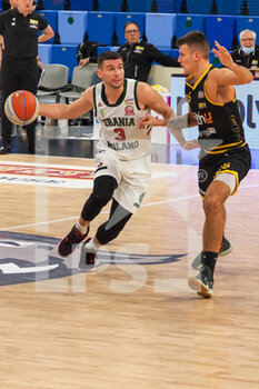 2021-02-10 - Stefano Bossi (Urania Basket Milano)  contrastato da Ruben Zugno (Withu Basket Bergamo 2014)  - URANIA MILANO VS BERGAMO BASKET - ITALIAN SERIE A2 - BASKETBALL