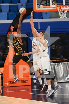 2021-02-10 - Rodney Purvis (Withu Basket Bergamo 2014) ostacolato da Andrea Benevelli (Urania Basket Milano)  - URANIA MILANO VS BERGAMO BASKET - ITALIAN SERIE A2 - BASKETBALL