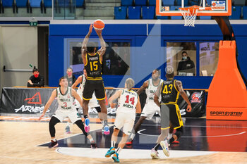 2021-02-10 - Rodney Purvis (Withu Basket Bergamo 2014)   al tiro   - URANIA MILANO VS BERGAMO BASKET - ITALIAN SERIE A2 - BASKETBALL