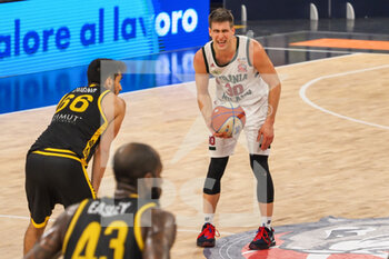 2021-02-10 - Nik Raivio (Urania Basket Milano)  contrastato da Ruben Zugno (Withu Basket Bergamo 2014)  - URANIA MILANO VS BERGAMO BASKET - ITALIAN SERIE A2 - BASKETBALL