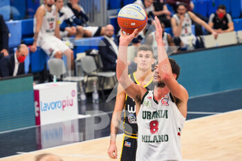 2021-02-10 - Tommaso Raspino (Urania Basket Milano) al tiro libero  - URANIA MILANO VS BERGAMO BASKET - ITALIAN SERIE A2 - BASKETBALL