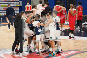 2021-02-17 - Urania Basket Milano festeggia la vittoria 79 a 72 con Stings Mantova - URANIA MILANO VS STINGS MANTOVA - ITALIAN SERIE A2 - BASKETBALL