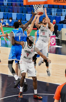 2021-03-13 - Tommaso Raspino (Urania Basket Milano) ostacolato da  - URANIA MILANO VS CAPO D'ORLANDO - ITALIAN SERIE A2 - BASKETBALL