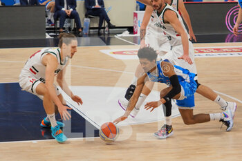 2021-03-13 -  Matteo Montano (Urania Milano) e Jordan Floyd (Orlandina Basket Capo d’Orlando)  - URANIA MILANO VS CAPO D'ORLANDO - ITALIAN SERIE A2 - BASKETBALL