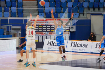 2021-03-13 -  Matteo Montano (Urania Milano)  contrastato da Jordan Floyd (Orlandina Basket Capo d’Orlando)  - URANIA MILANO VS CAPO D'ORLANDO - ITALIAN SERIE A2 - BASKETBALL