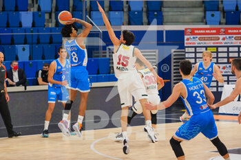 2021-03-13 - Jordan Floyd (Orlandina Basket Capo d’Orlando) contrastato da Cavallero (Urania Basket Milano)  - URANIA MILANO VS CAPO D'ORLANDO - ITALIAN SERIE A2 - BASKETBALL