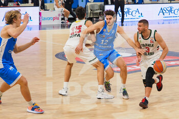 2021-03-13 - Stefano Bossi (Urania Basket Milano)  contrastato da Andrea Del Debbio (Orlandina Basket Capo d’Orlando)  - URANIA MILANO VS CAPO D'ORLANDO - ITALIAN SERIE A2 - BASKETBALL