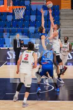 2021-03-18 - Stefano Bossi (Urania Basket Milano)  contrastato da Matteo Negri (Agribertocchi Orzinuovi Basket)  - URANIA MILANO VS ORZI BASKET - ITALIAN SERIE A2 - BASKETBALL