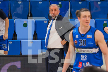 2021-03-18 - Fabio Corbani, head coach della Agribertocchi Orzinuovi Basket e Matteo Negri (Agribertocchi Orzinuovi Basket)  - URANIA MILANO VS ORZI BASKET - ITALIAN SERIE A2 - BASKETBALL