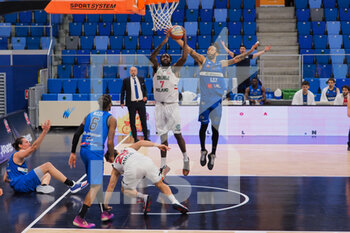 2021-03-18 - Wayne Langstone (Urania Basket Milano) e Damian Hollis (Agribertocchi Orzinuovi Basket)  - URANIA MILANO VS ORZI BASKET - ITALIAN SERIE A2 - BASKETBALL