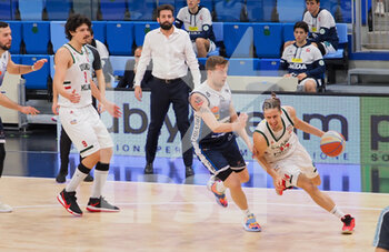 2021-03-27 -  Matteo Montano (Urania Milano) ostacolato da Luca Manenti (Blu Basket BCC Treviglio)  - URANIA MILANO VS BCC TREVIGLIO - ITALIAN SERIE A2 - BASKETBALL