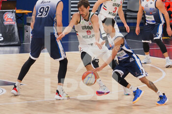 2021-03-27 - JJ Frazier Jr (Blu Basket BCC Treviglio) ostacolato da Tommaso Raspino (Urania Basket Milano)  - URANIA MILANO VS BCC TREVIGLIO - ITALIAN SERIE A2 - BASKETBALL