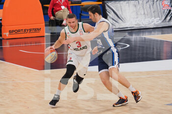 2021-03-27 - Stefano Bossi (Urania Basket Milano)  contrastato da Matteo Bogliardi (Blu Basket BCC Treviglio)  - URANIA MILANO VS BCC TREVIGLIO - ITALIAN SERIE A2 - BASKETBALL