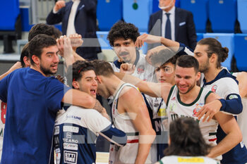 2021-05-01 - Stefano Bossi (Urania Basket Milano) e compagni festeggiano  - URANIA MILANO VS TOP SECRET FERRA - ITALIAN SERIE A2 - BASKETBALL