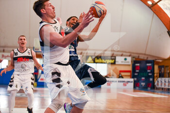 2021-05-08 - Magro (Eurobasket Roma), Frazier (Blu Basket) - EUROBASKET ROMA VS BLU BASKET - ITALIAN SERIE A2 - BASKETBALL
