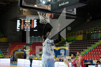 2021-05-12 - Bobby Ray Jones Jr - Scaligera Basket Tezenis Verona a rimbalzo. - TEZENIS VERONA VS LUX CHIETI 1874 - ITALIAN SERIE A2 - BASKETBALL