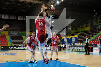 2021-05-12 - Bobby Ray Jones Jr - Scaligera Basket Tezenis Verona - TEZENIS VERONA VS LUX CHIETI 1874 - ITALIAN SERIE A2 - BASKETBALL