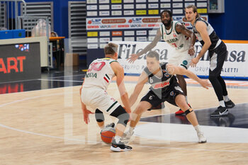 2021-05-12 - Nik Raivio (Urania Basket Milano)  contrastato da Eugenio Fanti (Atlante Eurobasket Roma)  - URANIA MILANO VS ATLANTE EUROBASKET ROMA - ITALIAN SERIE A2 - BASKETBALL