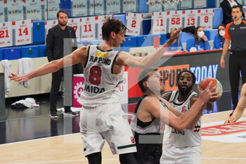 2021-05-12 - Daniele Magro (Atlante Eurobasket Roma) ostacolato da Tommaso Raspino (Urania Basket Milano)  - URANIA MILANO VS ATLANTE EUROBASKET ROMA - ITALIAN SERIE A2 - BASKETBALL