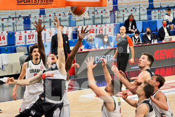 2021-05-12 - Gabriele Romeo (Atlante Eurobasket Roma)  ostacolato da Wayne Langstone (Urania Basket Milano)  - URANIA MILANO VS ATLANTE EUROBASKET ROMA - ITALIAN SERIE A2 - BASKETBALL