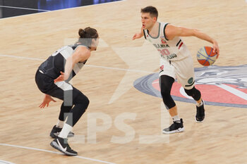 2021-05-12 - Nik Raivio (Urania Basket Milano)  contrastato da Alexander Cicchetti (Atlante Eurobasket Roma)  - URANIA MILANO VS ATLANTE EUROBASKET ROMA - ITALIAN SERIE A2 - BASKETBALL