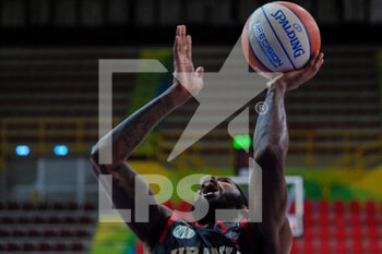 2021-05-22 - Wayne Langston - Urania Basket Milano a rimbalzo - PLAYOFF - TEZENIS VERONA VS URANIA MILANO (GARA 1) - ITALIAN SERIE A2 - BASKETBALL