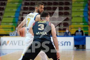 2021-05-24 - Giovanni Tomassini - Scaligera Basket Tezenis Verona difende la palla - PLAYOFF TEZENIS VERONA VS URANIA MILANO (GARA 2) - ITALIAN SERIE A2 - BASKETBALL