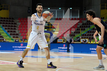 2021-05-24 - Brian Sacchetti - Scaligera Basket Tezenis Verona smista palla - PLAYOFF TEZENIS VERONA VS URANIA MILANO (GARA 2) - ITALIAN SERIE A2 - BASKETBALL