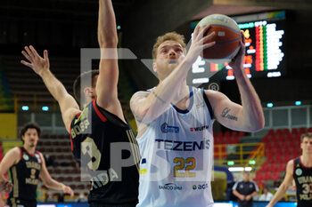 2021-05-24 - Giovanni Pini - Scaligera Basket Tezenis Verona conquista un rimbalzo - PLAYOFF TEZENIS VERONA VS URANIA MILANO (GARA 2) - ITALIAN SERIE A2 - BASKETBALL