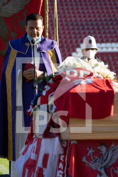 2020-12-13 - padre mauro celebra la messa per paolo rossi - COMMEMORAZIONE PER PAOLO ROSSI ALLO STADIO CURI DI PERUGIA - OTHER - SOCCER