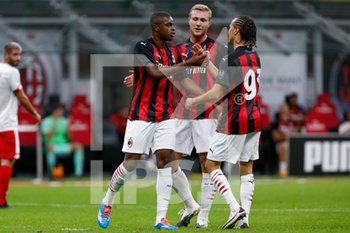 2020-09-05 - Pierre Kalulu (AC Milan) festeggia dopo il suo primo gol in maglia rossonera con Diego Laxalt (AC Milan) - MILAN VS MONZA - FRIENDLY MATCH - SOCCER