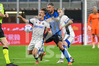 2020-09-19 - Gaetano Masucci (Pisa) subisce fallo da Aleksandar Kolarov (Inter) - INTER VS PISA - FRIENDLY MATCH - SOCCER