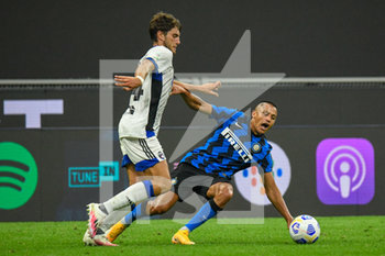 2020-09-19 - Marco Varnier (Pisa) supera Alexis Sanchez (Inter) - INTER VS PISA - FRIENDLY MATCH - SOCCER