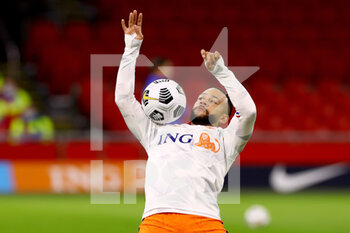 2020-11-11 - Memphis Depay of The Netherlands warms up before the International Friendly football match between Netherlands and Spain on november 11, 2020 at Johan Cruijff Arena in Amsterdam, Netherlands - Photo Marcel ter Bals / Orange Pictures / DPPI - FRIENDLY FOOTBALL MATCH BETWEEN NETHERLANDS AND SPAIN - FRIENDLY MATCH - SOCCER