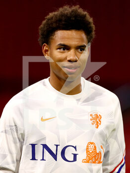 2020-11-11 - Calvin Stengs of The Netherlands warms up before the International Friendly football match between Netherlands and Spain on november 11, 2020 at Johan Cruijff Arena in Amsterdam, Netherlands - Photo Marcel ter Bals / Orange Pictures / DPPI - FRIENDLY FOOTBALL MATCH BETWEEN NETHERLANDS AND SPAIN - FRIENDLY MATCH - SOCCER
