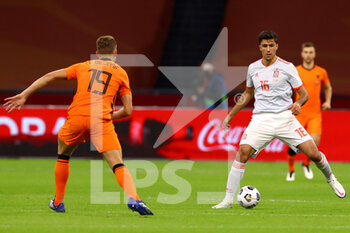 2020-11-11 - Luuk de Jong of The Netherlands, Rodri of Spain during the International Friendly football match between Netherlands and Spain on november 11, 2020 at Johan Cruijff Arena in Amsterdam, Netherlands - Photo Marcel ter Bals / Orange Pictures / DPPI - FRIENDLY FOOTBALL MATCH BETWEEN NETHERLANDS AND SPAIN - FRIENDLY MATCH - SOCCER