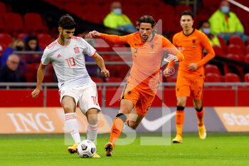 2020-11-11 - Marco Asensio of Spain, Hans Hateboer of The Netherlands during the International Friendly football match between Netherlands and Spain on november 11, 2020 at Johan Cruijff Arena in Amsterdam, Netherlands - Photo Marcel ter Bals / Orange Pictures / DPPI - FRIENDLY FOOTBALL MATCH BETWEEN NETHERLANDS AND SPAIN - FRIENDLY MATCH - SOCCER