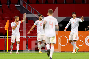 2020-11-11 - Sergio Canales of Spain celebrates after his goal with teammates during the International Friendly football match between Netherlands and Spain on november 11, 2020 at Johan Cruijff Arena in Amsterdam, Netherlands - Photo Marcel ter Bals / Orange Pictures / DPPI - FRIENDLY FOOTBALL MATCH BETWEEN NETHERLANDS AND SPAIN - FRIENDLY MATCH - SOCCER