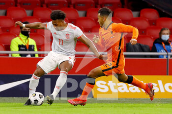 2020-11-11 - Adama Traore of Spain, Owen Wijndal of The Netherlands during the International Friendly football match between Netherlands and Spain on november 11, 2020 at Johan Cruijff Arena in Amsterdam, Netherlands - Photo Marcel ter Bals / Orange Pictures / DPPI - FRIENDLY FOOTBALL MATCH BETWEEN NETHERLANDS AND SPAIN - FRIENDLY MATCH - SOCCER