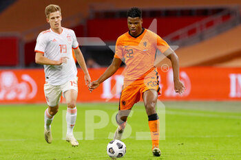 2020-11-11 - Dani Olmo of Spain, Denzel Dumfries of The Netherlands during the International Friendly football match between Netherlands and Spain on november 11, 2020 at Johan Cruijff Arena in Amsterdam, Netherlands - Photo Marcel ter Bals / Orange Pictures / DPPI - FRIENDLY FOOTBALL MATCH BETWEEN NETHERLANDS AND SPAIN - FRIENDLY MATCH - SOCCER