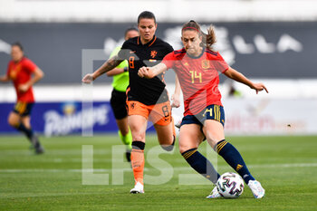 2021-04-09 - Sherida Spitse of Netherlands and Alexia Putellas Segura of Spain during the Women's International Friendly football match between Spain and Netherlands on April 9, 2021 at Estadio Municipal de Marbella in Marbella, Spain - Photo Pablo Morano / Orange Pictures / DPPI - WOMEN'S INTERNATIONAL FRIENDLY FOOTBALL MATCH - SPAIN VS NETHERLANDS - FRIENDLY MATCH - SOCCER