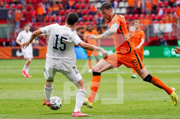 2021-06-06 - Giogi Aburjania of Georgia and Wout Weghorst of the Netherlands during the International Friendly football match between Netherlands and Georgia on June 6, 2021 at FC Twente Stadion in Enschede, Netherlands - Photo Andre Weening / Orange Pictures / DPPI - 2021 FRIENDLY GAME - NETHERLANDS VS GEORGIA - FRIENDLY MATCH - SOCCER