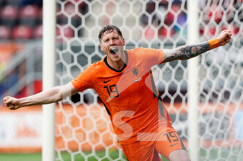 2021-06-06 - Wout Weghorst of the Netherlands celebrates after scoring his sides second goal during the International Friendly football match between Netherlands and Georgia on June 6, 2021 at FC Twente Stadion in Enschede, Netherlands - Photo Andre Weening / Orange Pictures / DPPI - 2021 FRIENDLY GAME - NETHERLANDS VS GEORGIA - FRIENDLY MATCH - SOCCER