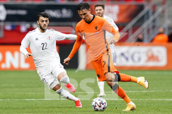 2021-06-06 - Georges Mikautadze of Georgia and Steven Berghuis of the Netherlands during the International Friendly football match between Netherlands and Georgia on June 6, 2021 at FC Twente Stadion in Enschede, Netherlands - Photo Andre Weening / Orange Pictures / DPPI - 2021 FRIENDLY GAME - NETHERLANDS VS GEORGIA - FRIENDLY MATCH - SOCCER