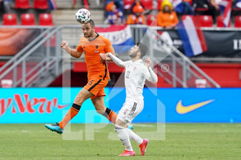 2021-06-06 - Stefan de Vrij of the Netherlands and Georges Mikautadze of Georgia during the International Friendly football match between Netherlands and Georgia on June 6, 2021 at FC Twente Stadion in Enschede, Netherlands - Photo Andre Weening / Orange Pictures / DPPI - 2021 FRIENDLY GAME - NETHERLANDS VS GEORGIA - FRIENDLY MATCH - SOCCER