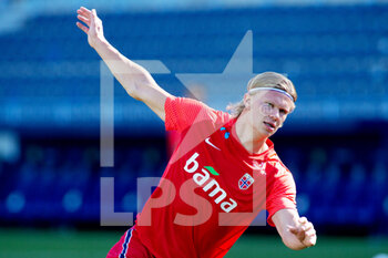2021-06-06 - Erling Haaland of Norway warms up during the international friendly football match between Norway and Greece on June 6, 2021 at La Rosaleda Stadium in Malaga, Spain - Photo Joaquin Corchero / Spain DPPI / DPPI - 2021 FRIENDLY GAME - NORWAY VS GREECE - FRIENDLY MATCH - SOCCER