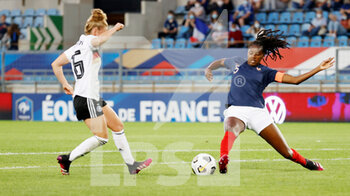 2021-06-10 - Linda Dallmann of Germany and Aissatou Tounkara of France during the Women's Friendly football match between France and Germany on June 10, 2021 at La Meinau stadium in Strasbourg, France - Photo Heiko Becker / firo Sportphoto / DPPI - WOMEN FRIENDLY MATCH - FRANCE VS GERMANY - FRIENDLY MATCH - SOCCER
