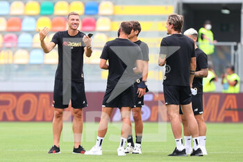 2021-07-25 - Edin Dzeko of Roma (L) with his teammates during warm up before the Friendly Pre-Season football match between AS Roma and Debrecen on July 25, 2021 at Stadio Benito Stirpe in Frosinone, Italy - Photo Federico Proietti / DPPI - FRIENDLY PRE-SEASON - AS ROMA AND DEBRECEN - FRIENDLY MATCH - SOCCER